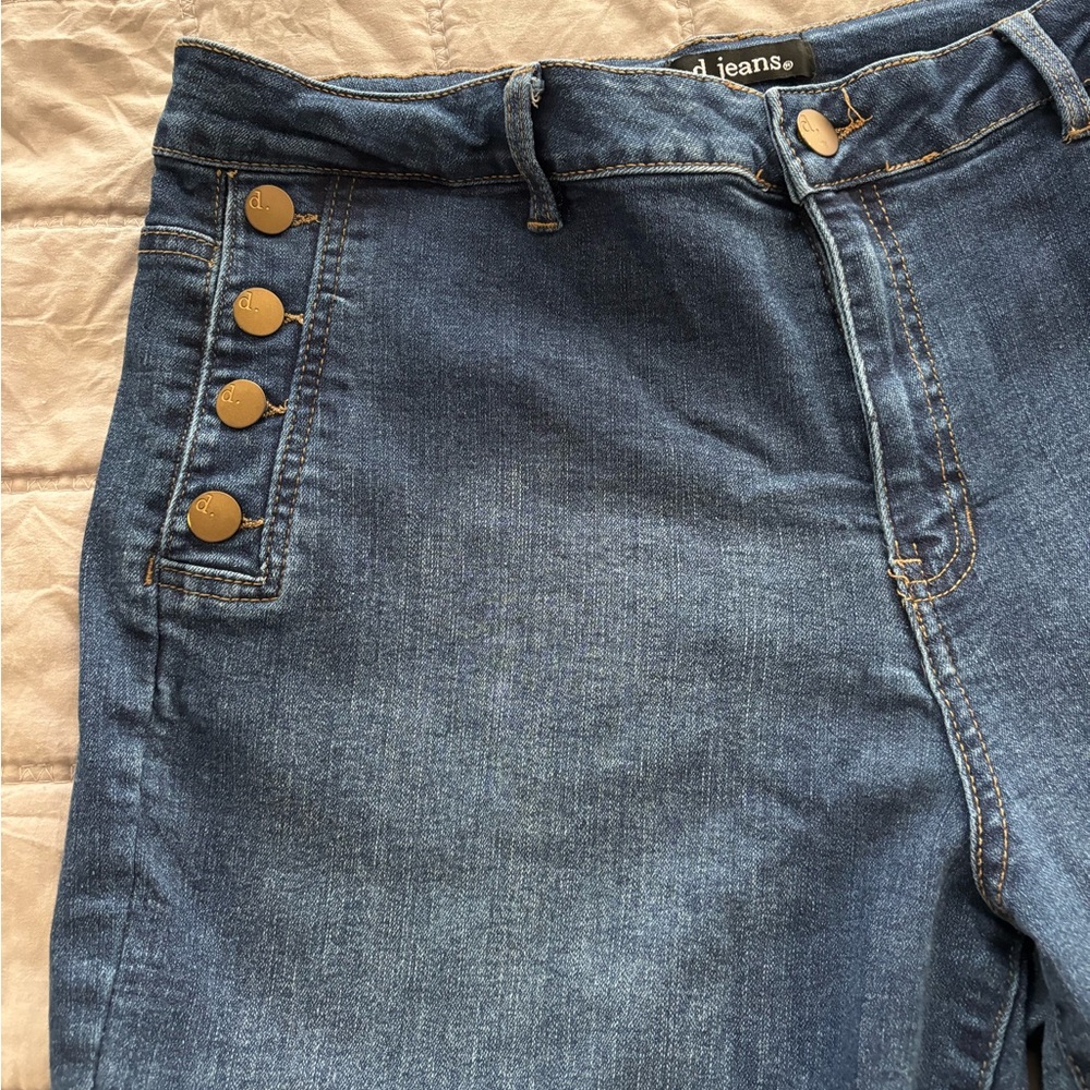 Women's D Jeans with Button Detail